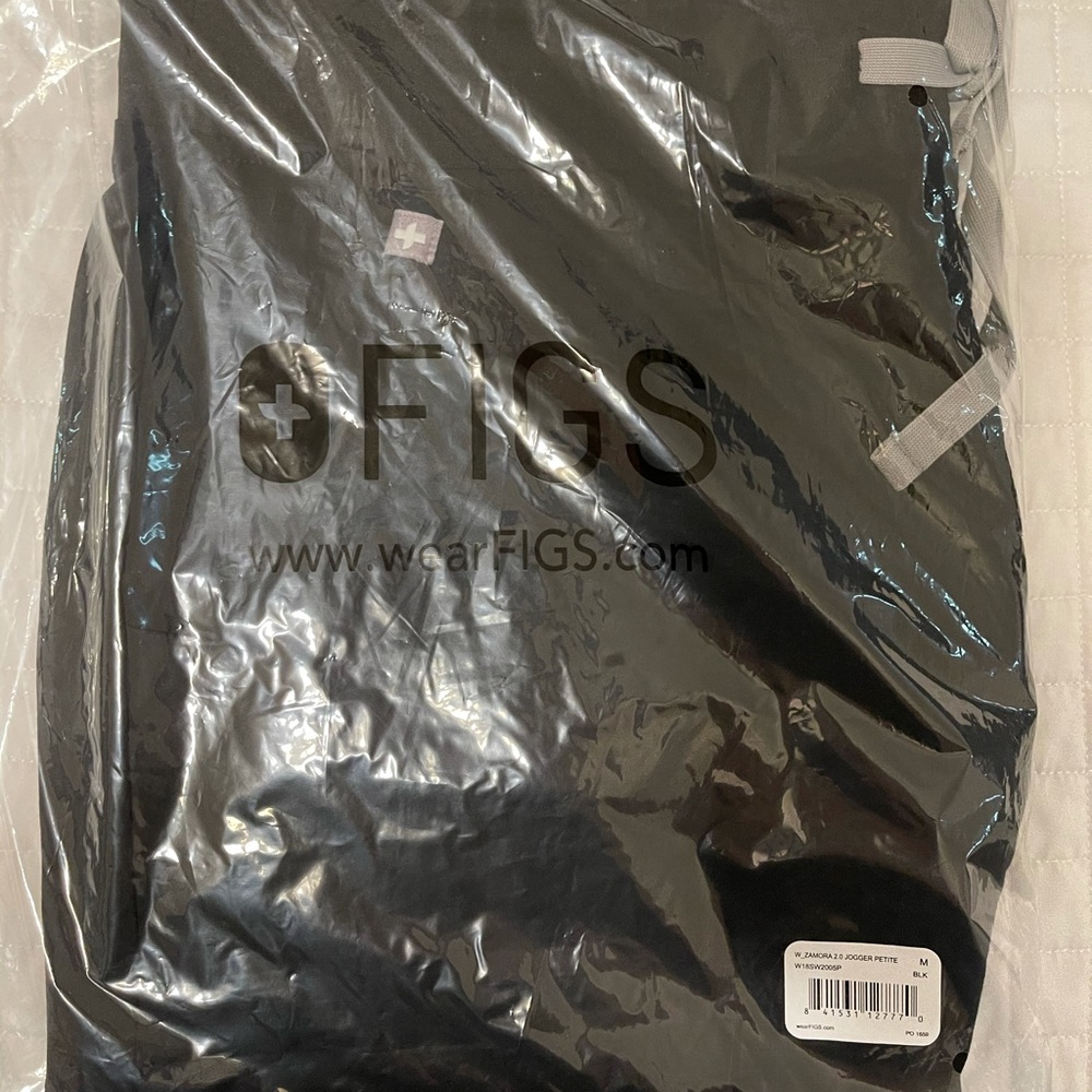 Zamora jogger medium petite scrub pants NWT FIGS